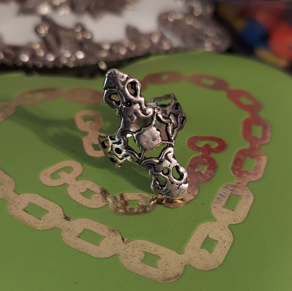 Souvenir Jewelry Obelisk Ring Size 7🖤